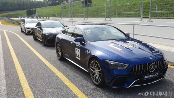 메르세데스-AMG ‘GT 4도어 쿠페’를 경기 용인 AMG 스피드웨이에서 직접 타봤다. /사진=김남이 기자