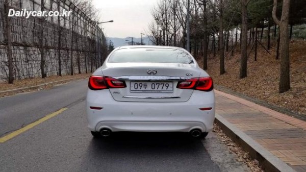 인피니티 Q70