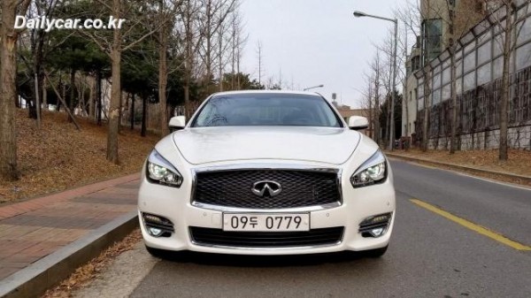 인피니티 Q70