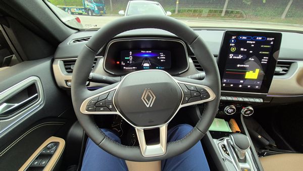 아르카나 하이브리드의 운전석. / 사진=최동훈 기자