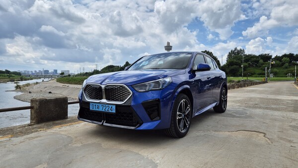 BMW의 준중형 전기 SUV iX2. / 사진=최동훈 기자