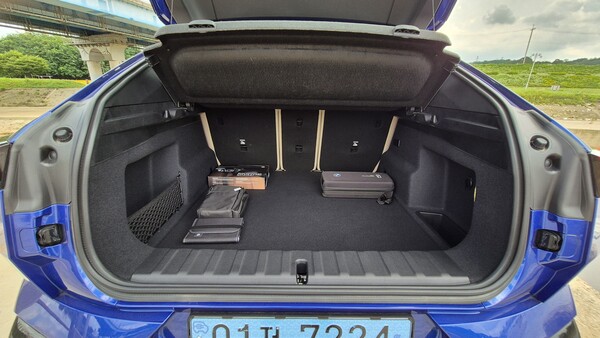 iX2의 트렁크. / 사진=최동훈 기자