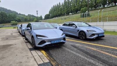 [시승기] 4000만원대에 누리는 ‘530마력’ 전기차···BYD ‘씰’