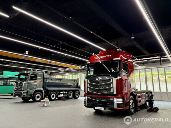 더 뉴 엑시언트 트랙터와 덤프, 현대차 시그니처 