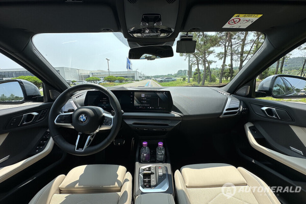 BMW 신형 1시리즈 실내(오토헤럴드 김훈기 기자)