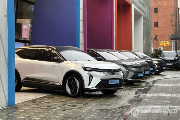 기존 르노 라인업에서 볼 수 없던 미래 지향적 디자인이 돋보이는 세닉 E-Tech. (오토헤럴드 김훈기 기자)