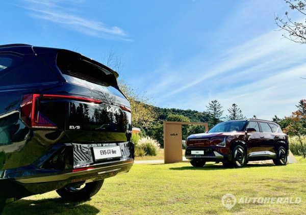 기아 EV5는 박시한 외관에 날렵한 조명으로 단순하고 담백하게 다듬어진 생활 밀착형 디자인을 하고 있다.(김흥식 기자)