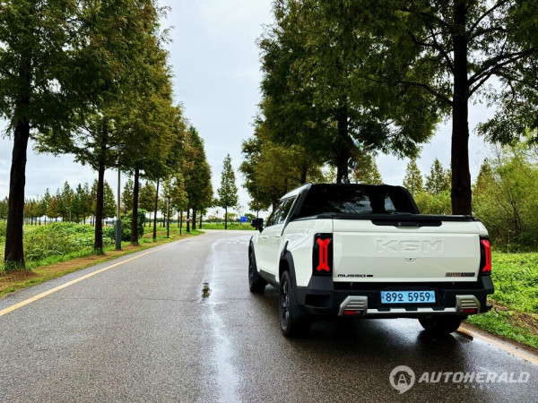 무쏘 EV의 데크는 최대 500kg의 적재 능력과 테크 내부의 다양한 구조로 화물 적재 능력과 안전을 확보했다. (김흥식 기자)