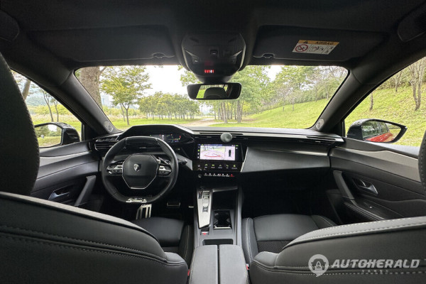 최대 1323리터의 넉넉한 트렁크 공간 및 다양한 수납 공간이 마련된 부분도 눈에 띈다(오토헤럴드 김훈기 기자)