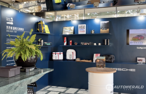 포르쉐 올레 드라이브는 네이버를 통해 예약 접수가 가능하다. 2인 기준 9만 9000원으로 GTS 라인업을 시승할 수 있다. 오는 9일까지다. (김흥식 기자)