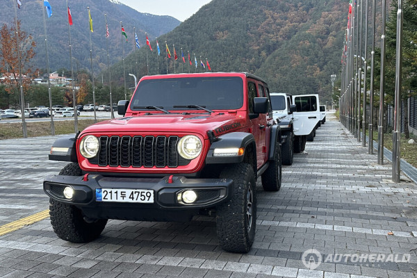 지프 랭글러 루비콘은 오프로드 성능 뿐 아니라 온로드에서도 기대보다 편안했다(오토헤럴드 김훈기 기자)
