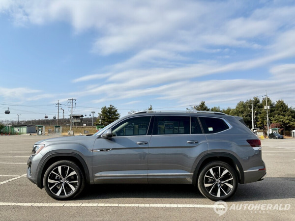 전장 5m가 넘는 아틀라스의 측면 비율. 긴 보닛과 수평적인 루프라인이 대형 SUV의 실루엣을 정확하게 담고 있다.(오토헤럴드 김흥식 기자)