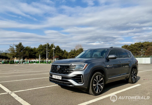 대형 SUV다운 압도적 존재감과 R-Line 그릴이 시선을 끄는 아틀라스의 전면 디자인.(오토헤럴드 김흥식 기자)