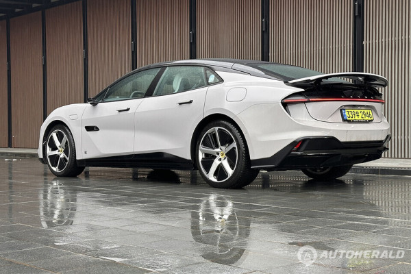 로터스는 해당 모델을 통해 과거의 경량 스포츠카 브랜드 이미지를 벗고, 고성능 전기 GT 세단이라는 새로운 정체성을 구축했다고 평가된다(오토헤럴드 김훈기 기자)